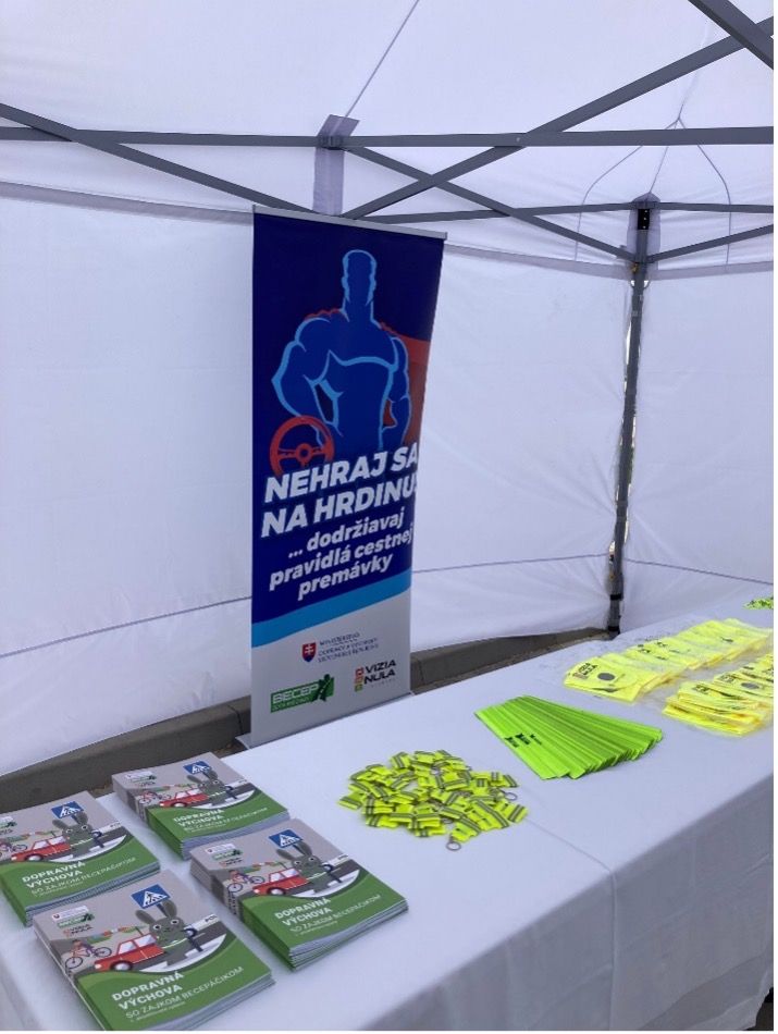 fotka stánku na dni bezpečnosti fotka stánku na dni bezpečnosti