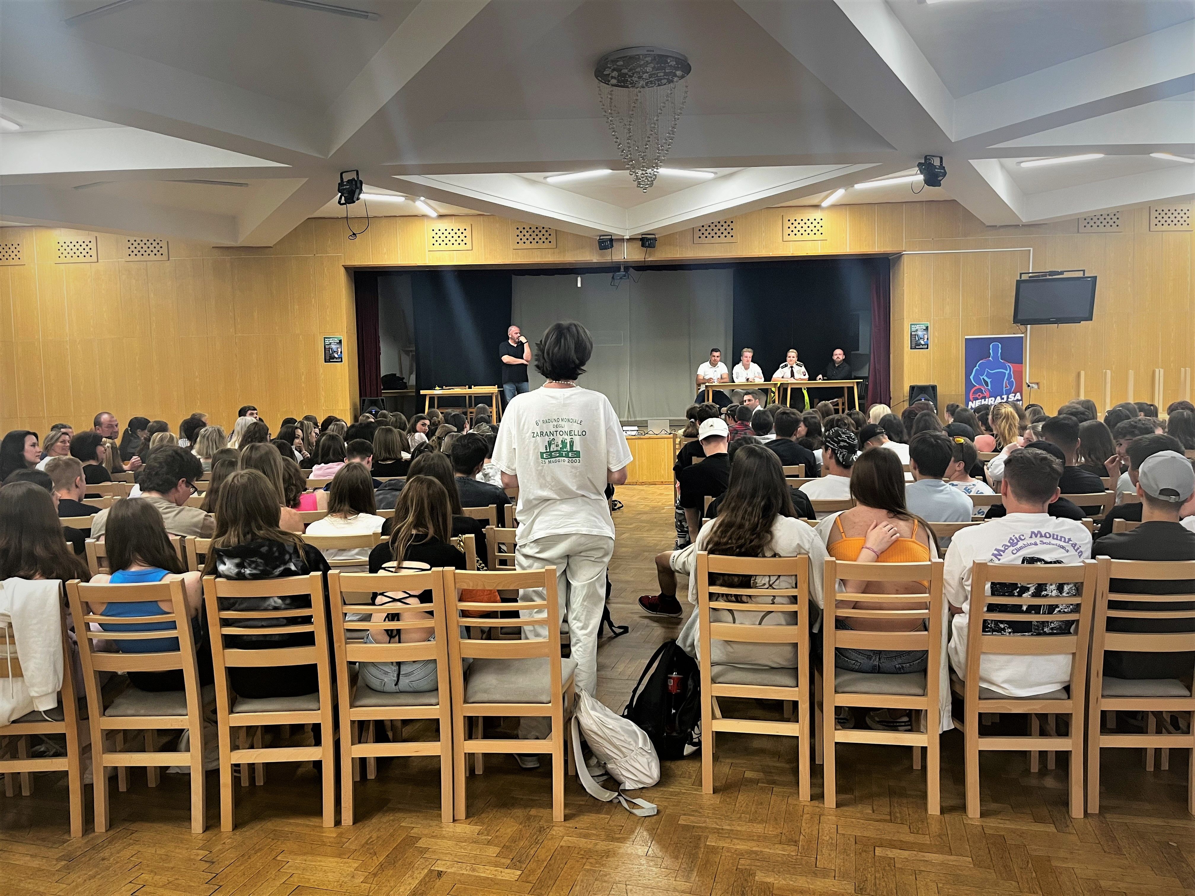 IMG_6257_upr.jpg IMG_6257_upr.jpg